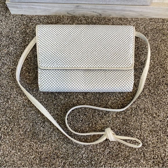 Whiting & Davis White Mesh Clutch with Removable Shoulder Strap Purse - Picture 5 of 11